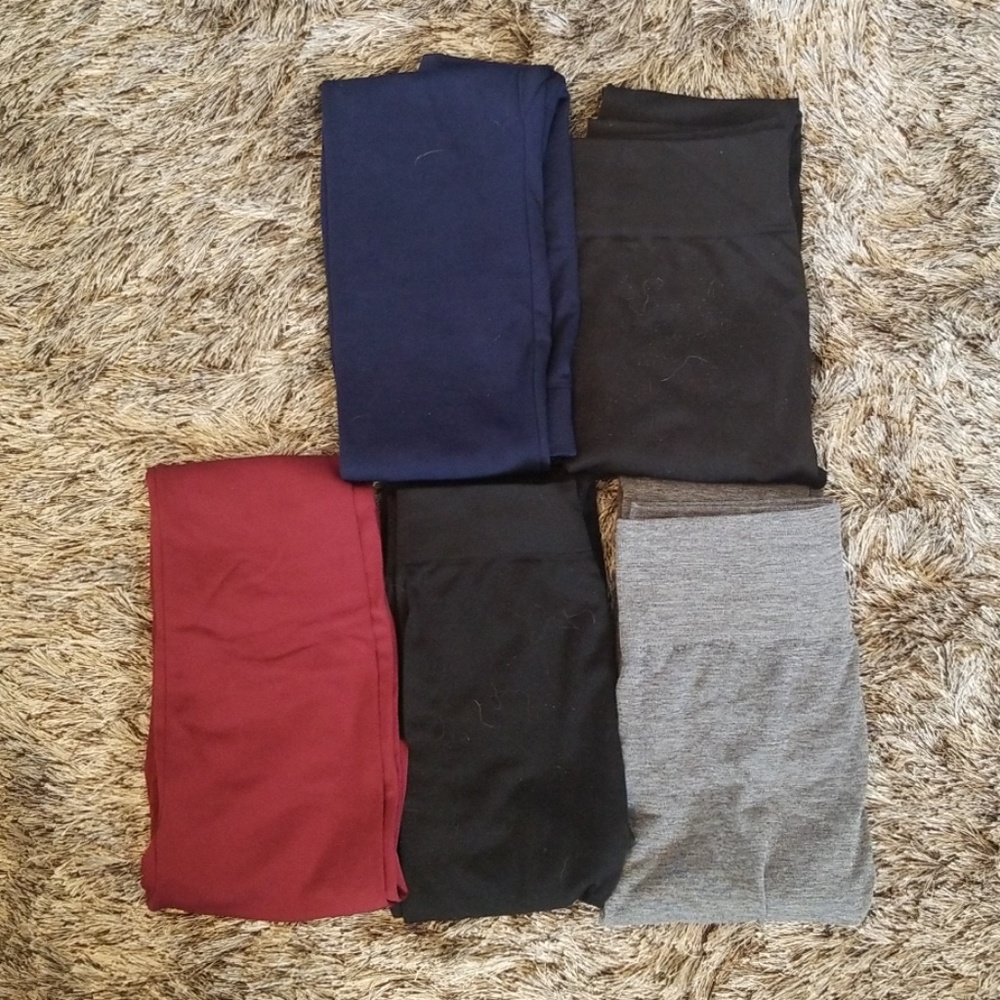 5 pairs of S/M leggings.